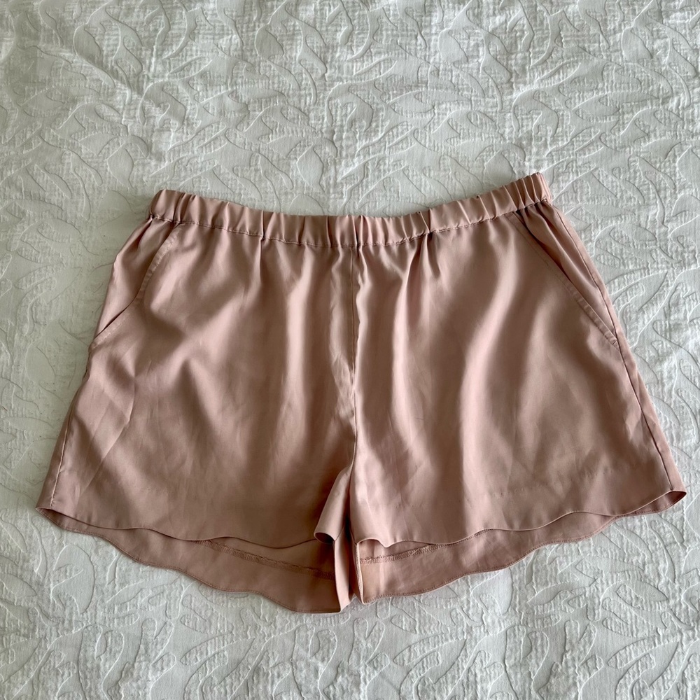 Scallop hem shorts